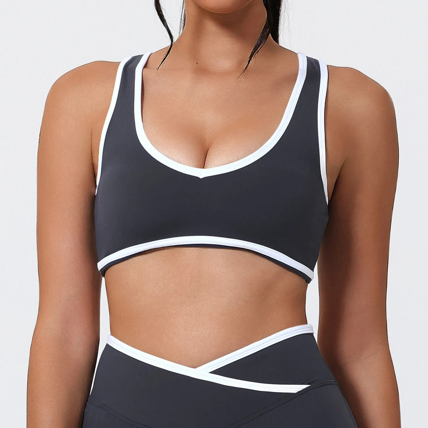 top,
cropped,
top fitness feminino,
cropped fitness feminino,
top academia feminino,
cropped academia feminino,
top esportivo feminino,
top para treino,
top gym feminino,
roupa fitness,