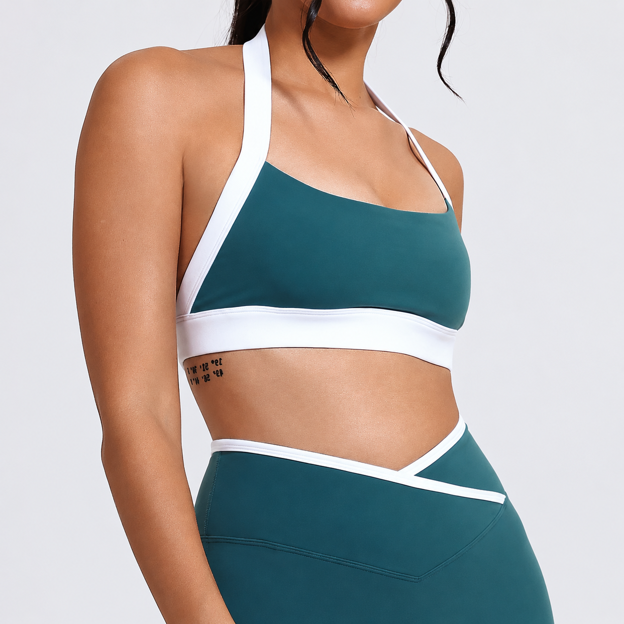 top,
cropped,
top fitness feminino,
cropped fitness feminino,
top academia feminino,
cropped academia feminino,
top esportivo feminino,
top para treino,
top gym feminino,
roupa fitness,