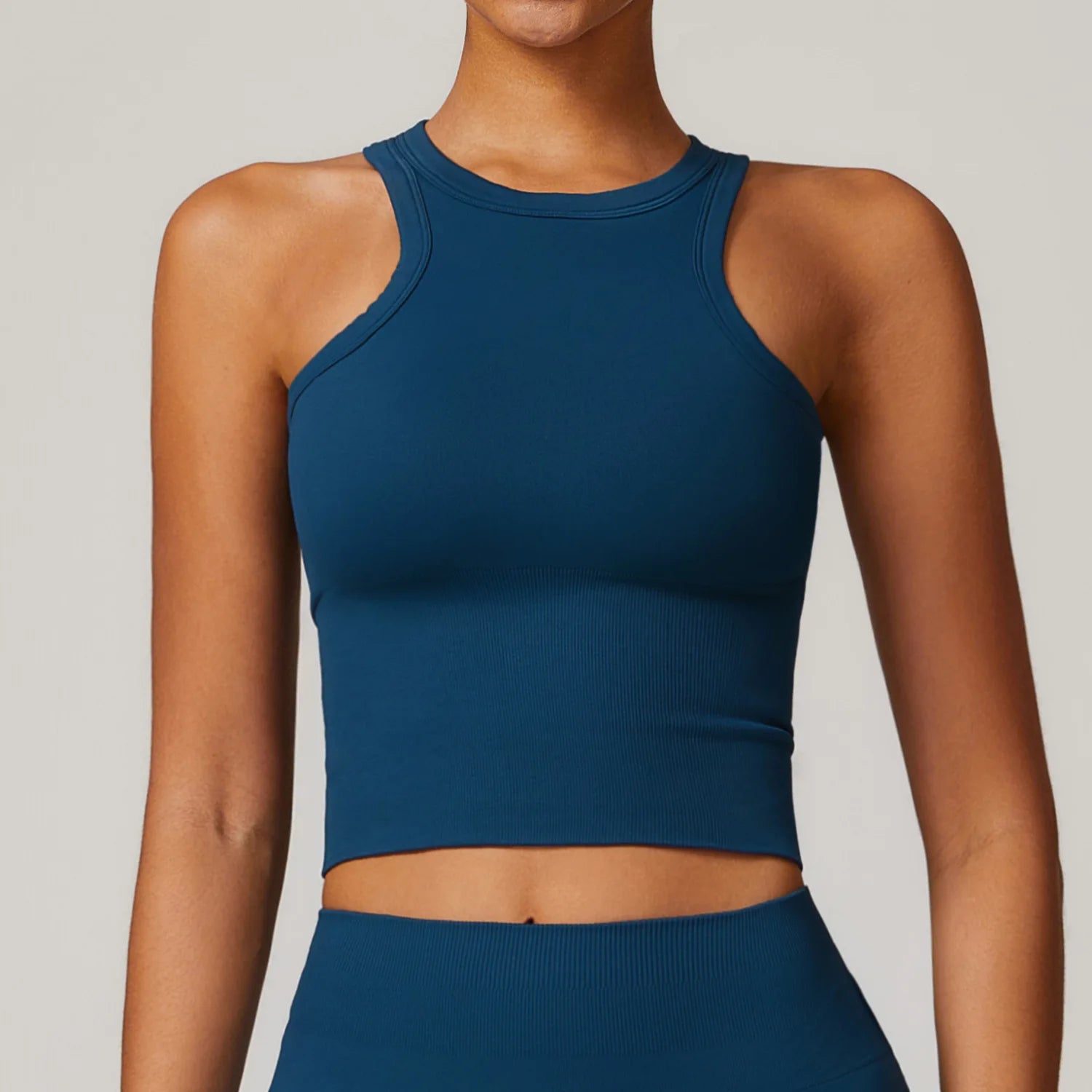 top,
cropped,
top fitness feminino,
cropped fitness feminino,
top academia feminino,
cropped academia feminino,
top esportivo feminino,
top para treino,
top gym feminino,
roupa fitness,