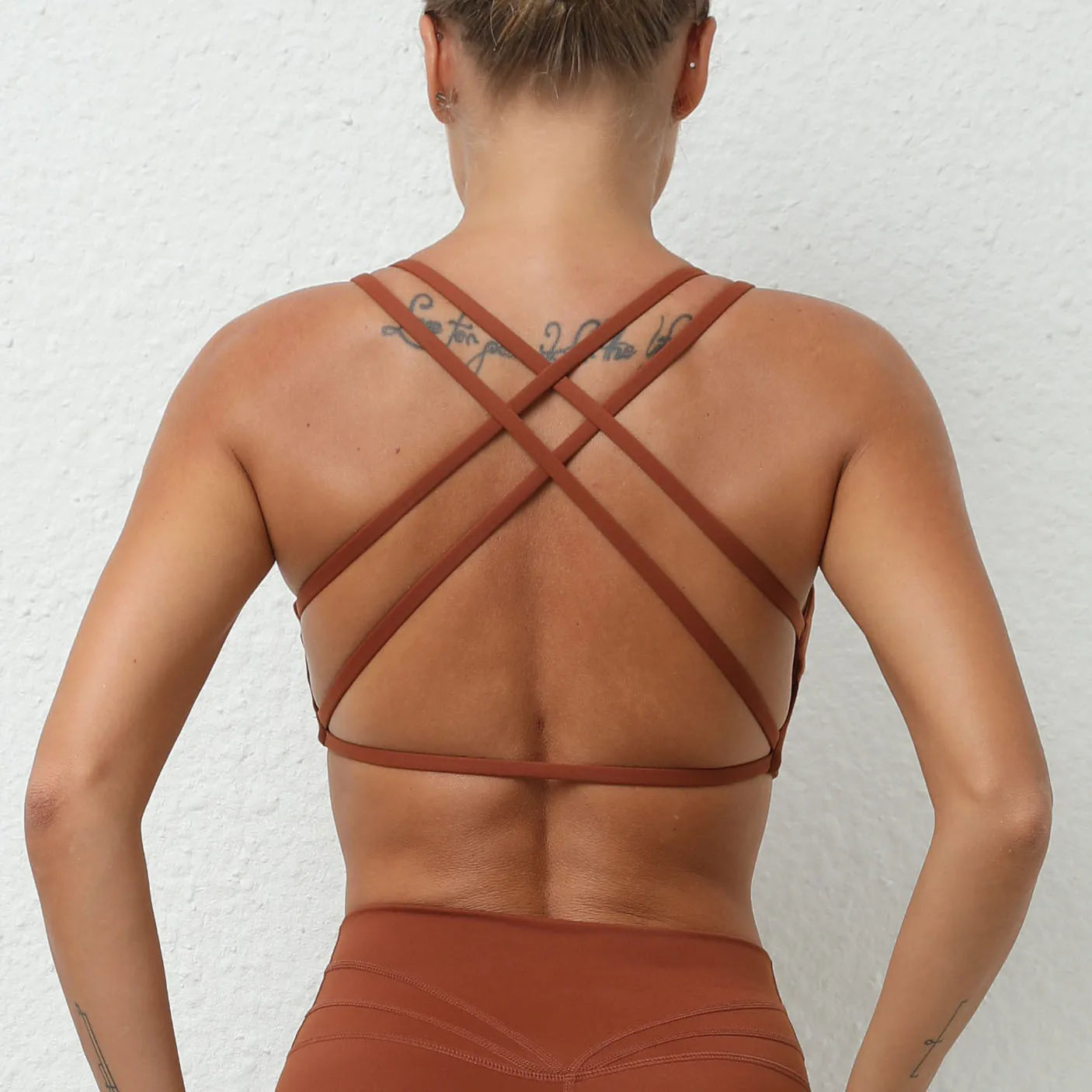 top,
cropped,
top fitness feminino,
cropped fitness feminino,
top academia feminino,
cropped academia feminino,
top esportivo feminino,
top para treino,
top gym feminino,
roupa fitness,