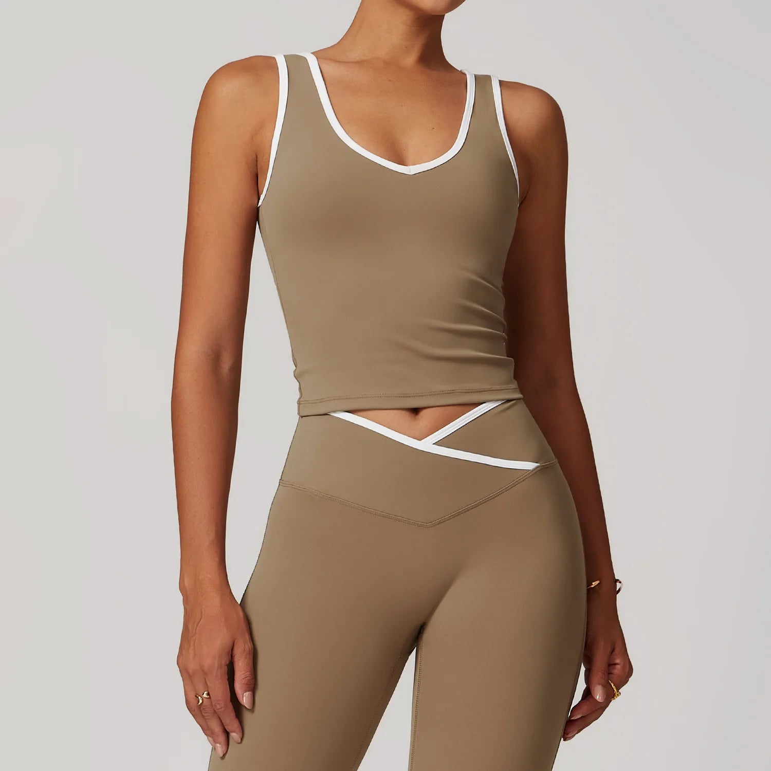 top,
cropped,
top fitness feminino,
cropped fitness feminino,
top academia feminino,
cropped academia feminino,
top esportivo feminino,
top para treino,
top gym feminino,
roupa fitness,