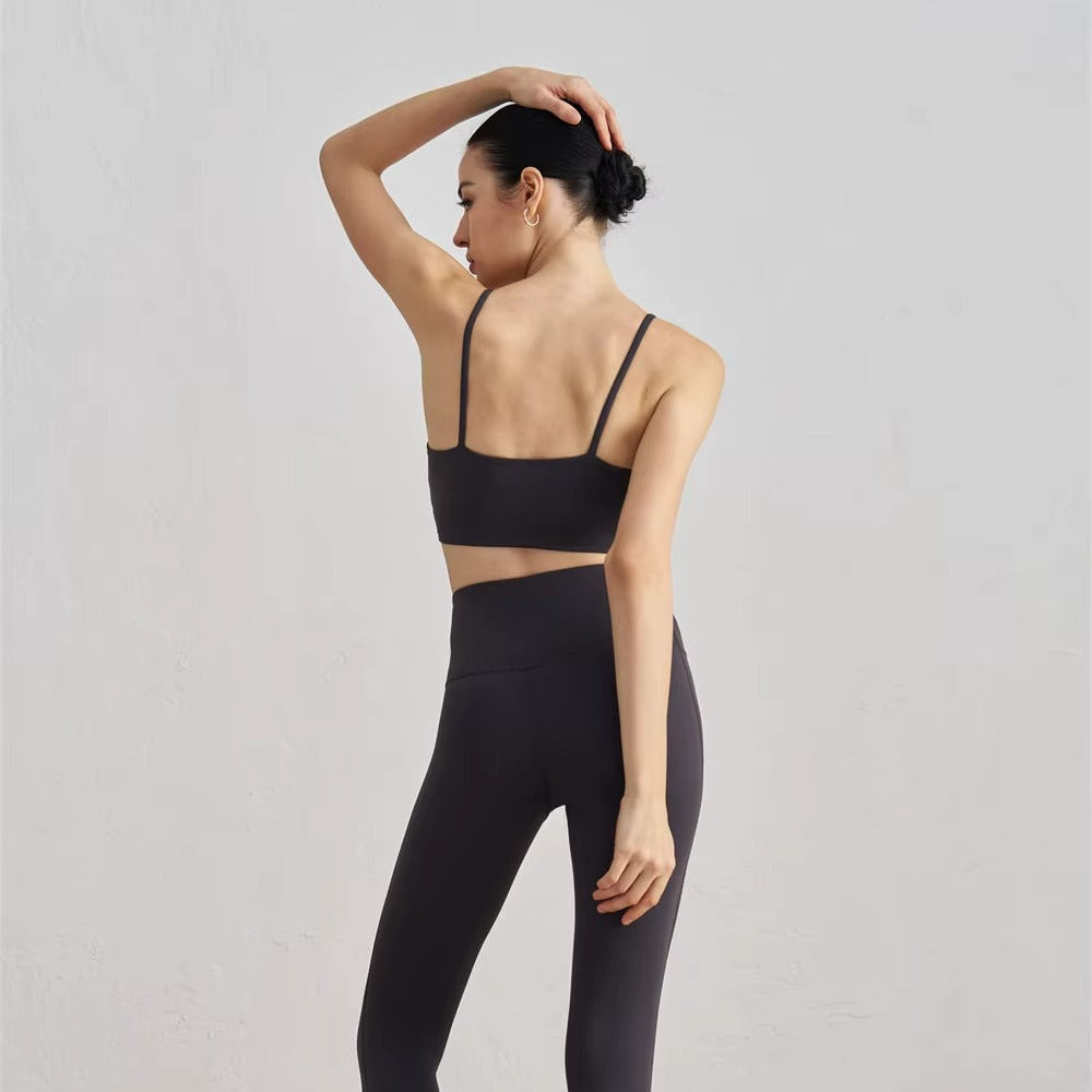 top,
cropped,
top fitness feminino,
cropped fitness feminino,
top academia feminino,
cropped academia feminino,
top esportivo feminino,
top para treino,
top gym feminino,
roupa fitness,