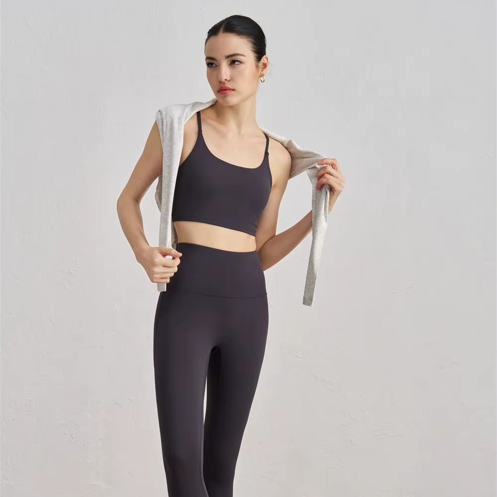 top,
cropped,
top fitness feminino,
cropped fitness feminino,
top academia feminino,
cropped academia feminino,
top esportivo feminino,
top para treino,
top gym feminino,
roupa fitness,
