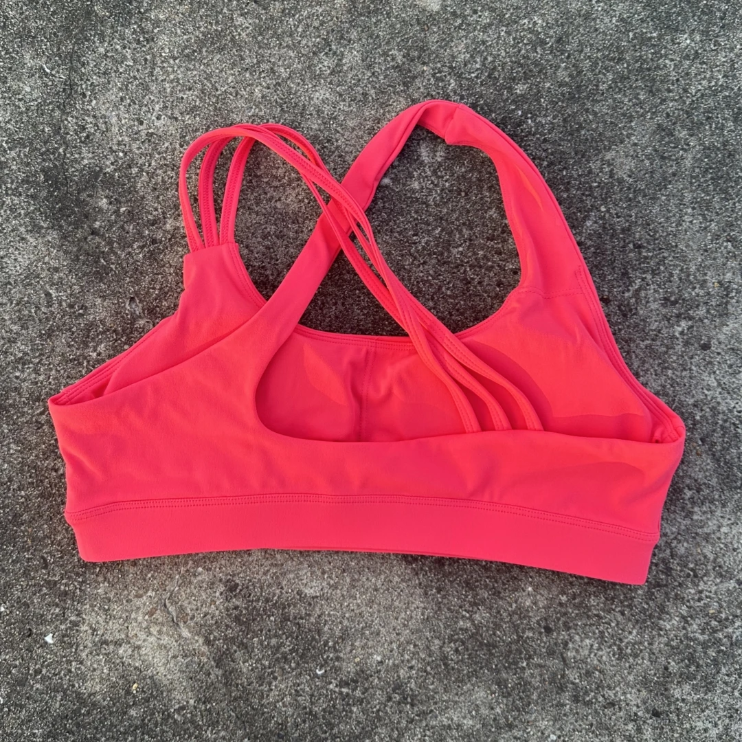 top,
cropped,
top fitness feminino,
cropped fitness feminino,
top academia feminino,
cropped academia feminino,
top esportivo feminino,
top para treino,
top gym feminino,
roupa fitness,