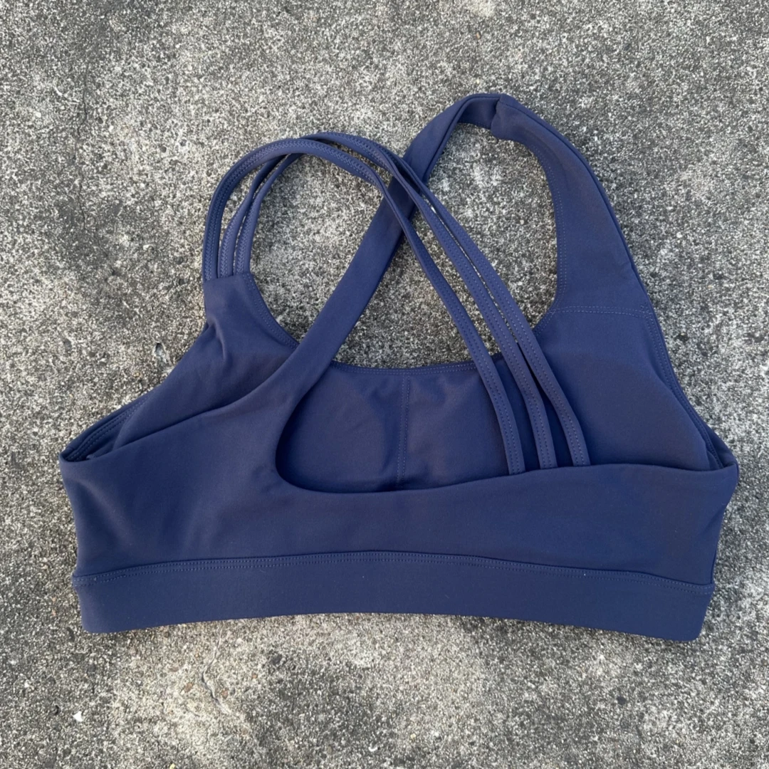 top,
cropped,
top fitness feminino,
cropped fitness feminino,
top academia feminino,
cropped academia feminino,
top esportivo feminino,
top para treino,
top gym feminino,
roupa fitness,
